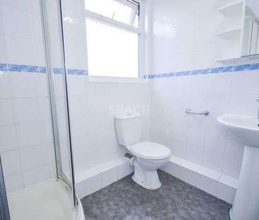 Grange Avenue, Earley, Reading, Berkshire, RG6 - Photo 4
