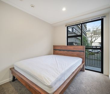New carpet, paint and brand new furniture! - One bedroom unit - Photo 4