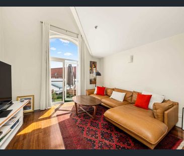 Stylish, Light-Filled Apartment with High Ceilings & Flexible Living - Photo 5