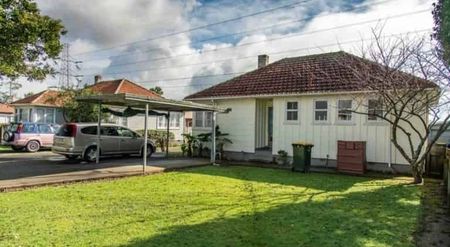 3 bedroom family home close to good schools and motorway access. - Photo 4