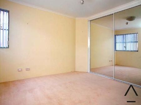 2 Bedroom Beachside Bliss with Parking! - Photo 2