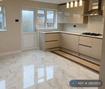 4 bedroom semi-detached house to rent - Photo 6