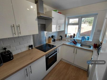 2 bedroom flat to rent - Photo 3