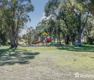 15 Lambertia Crescent, High Wycombe WA 6057 - Photo 6