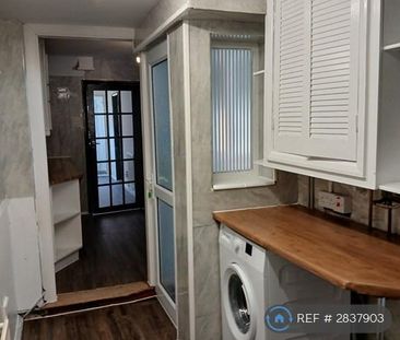 3 bedroom terraced house to rent - Photo 6