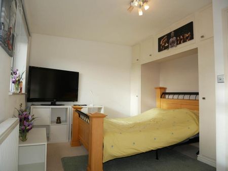 2 bedroom semi-detached house to rent - Photo 4