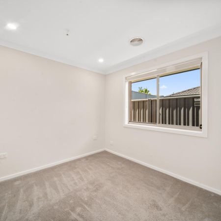 Beautiful Modern Four-Bedroom Family home - Photo 4