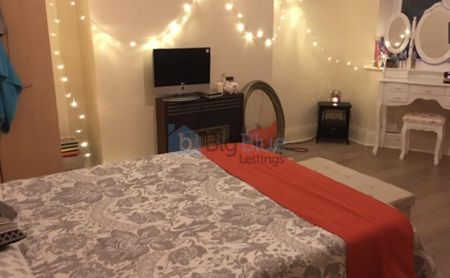 5 bedroom semi-detached house to rent - Photo 4