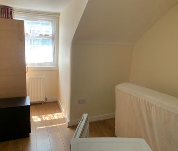 Single room to let located at high road ilford - £550 pcm - Photo 4