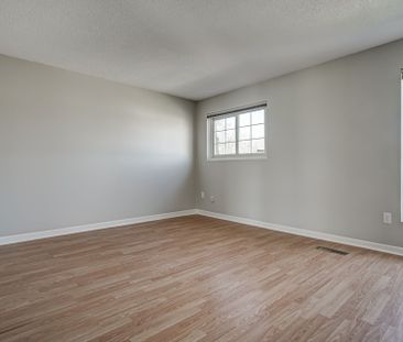 For Lease - 2411 Sovereign Street Unit# 1, Oakville, Ontario - Photo 3