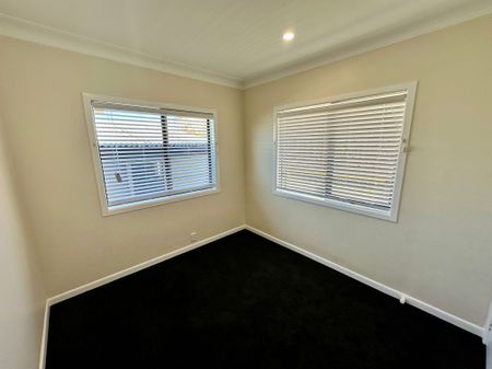 Renovated Three Bedroom - Photo 3