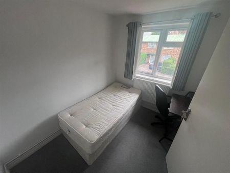4 bedroom terraced house to rent - Photo 3