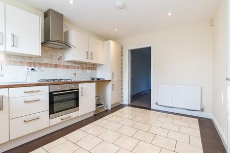 3 bedroom terraced house to rent - Photo 2