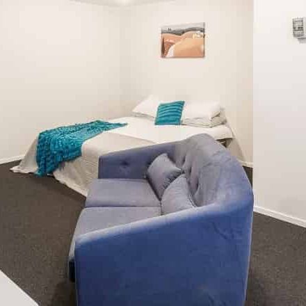 Spacious executive studio - Photo 1