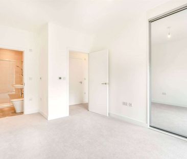 A well presented two bedroom coach house with garage - Photo 5