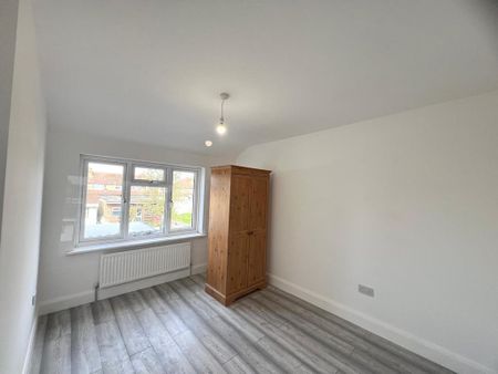 6 bedroom semi-detached house to rent - Photo 3