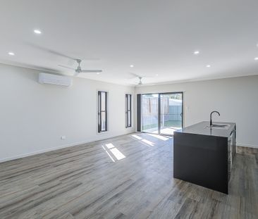 Large Modern Family Home! - Photo 1