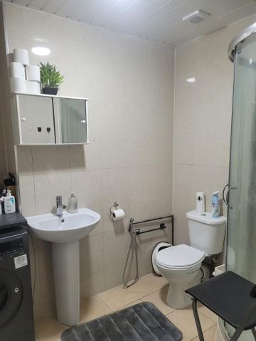 1 bedroom in a house share to rent - Photo 5