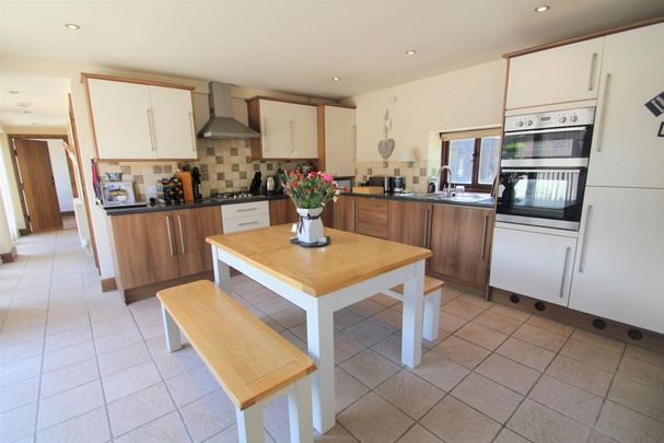 3 bedroom barn conversion to rent - Photo 1