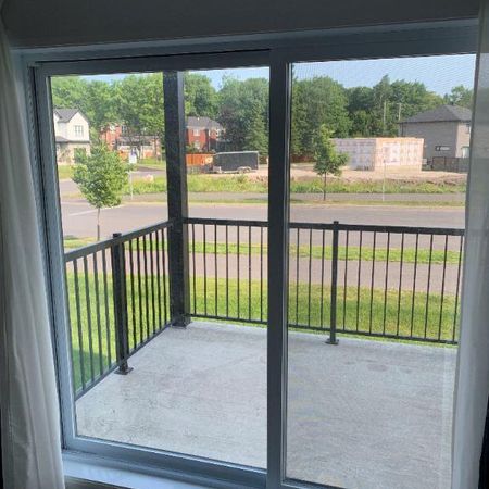 Superbe logement 7 1/2 à St-Nicolas, 1er étage, climatisé, 2 STATIONNEMENTS EXTÉRIEURS INCLUS, LIBRE LE 1ier février 2026. - Photo 3