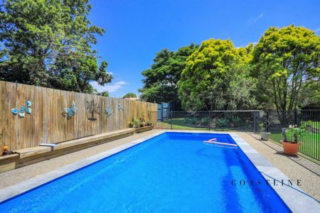 Upstairs 3 bedroom unit with Pool and Yard - Photo 5