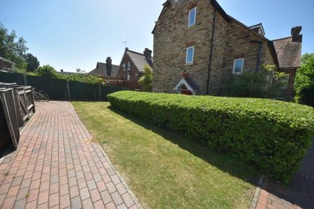 London Road, High Wycombe, Buckinghamshire,HP11 - Photo 5