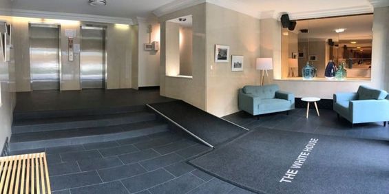 The White House - Photo 3