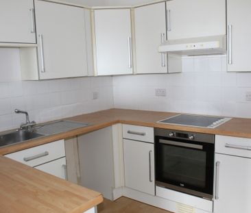 3 bed Terraced - To Let - Photo 2