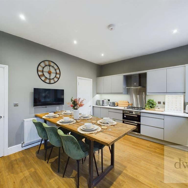 1 bedroom in a house share to rent - Photo 1