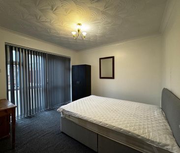 House share to rent - Photo 2