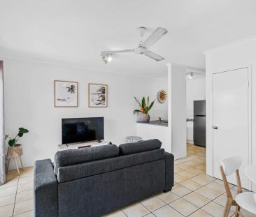 Resort style living - one bedroom fully furnished apartment - Photo 3