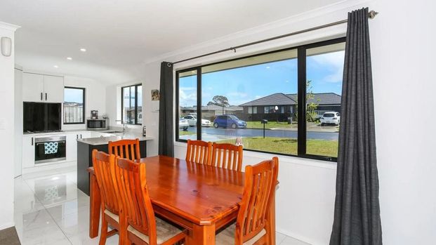 Spacious Family Home on a Quiet Cul-de-Sac - Photo 1