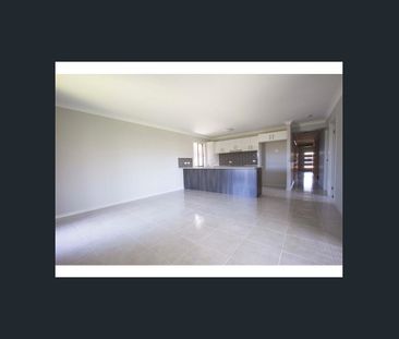 Stylish 4 Bedroom Family Home - Photo 1