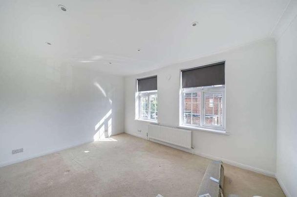 Belmont Close, Cockfosters, EN4 - Photo 1