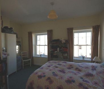 First floor flat, 22 Eastgate, Cowbridge, Vale of Glamorgan, CF71 7DG - Photo 2