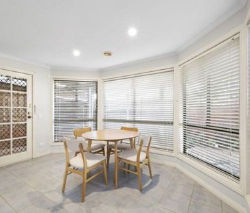 Large Family Home in Wendouree - Photo 4