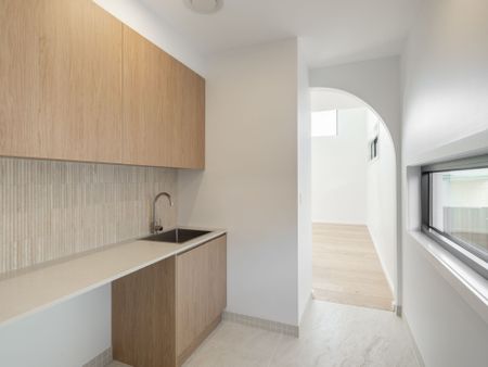 Stunning 3 Bedroom Townhouse - The Ultimate Lifestyle Location! - Photo 5