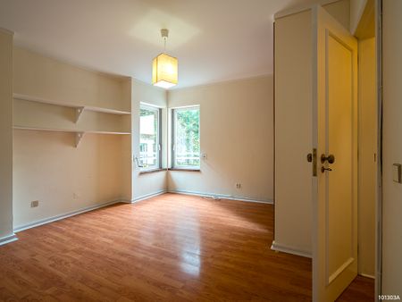 Apartamento T2 sem móveis inserido em condomínio em S. João Estoril - Photo 2