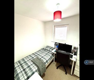 4 bedroom semi-detached house to rent - Photo 6