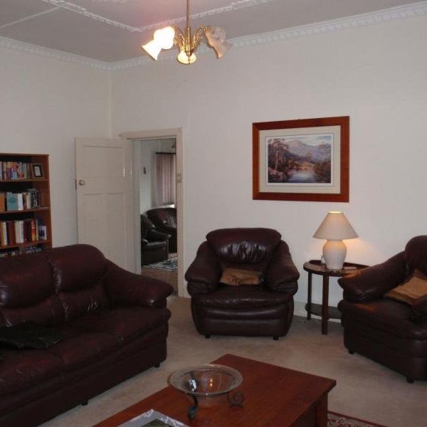 Spacious Three Bedroom Home in Prime Coburg Location - Photo 1