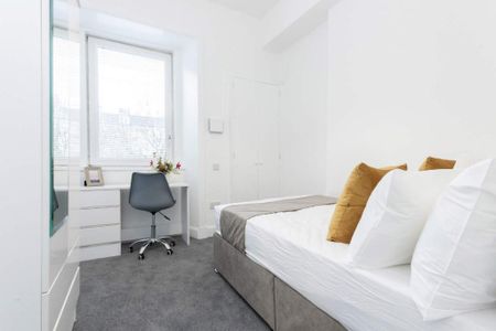 3 bedroom flat to rent - Photo 3