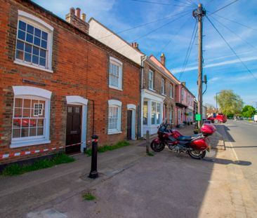 2 bedroom cottage in Long Melford, Suffolk - Photo 1