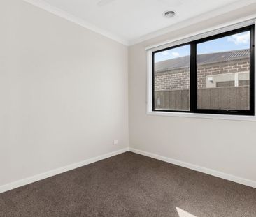 BRAND NEW LUXURIOUS HOME - Photo 4