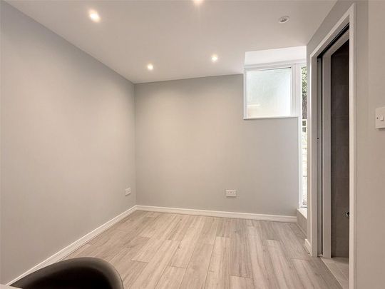 Maisonette to rent - Photo 1