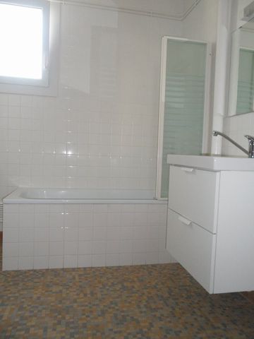 Location Appartement 4 pièces 68m² BOURGES 18000 - Photo 3