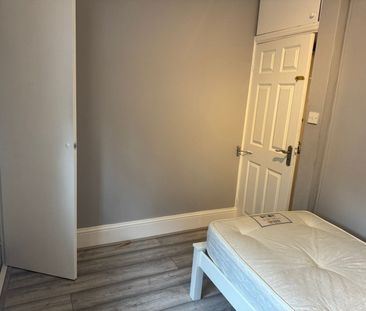 2 Bed Flat, Hallswelle Road, NW11 - Photo 5