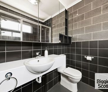 Sleek & Stylish Three-Story Living in the Heart of Richmond - Photo 6