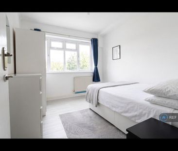 4 bedroom flat to rent - Photo 6
