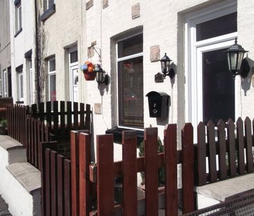 2 bed Terraced - To Let - Photo 5