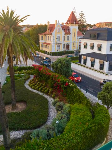 Bright 2 bedroom apartment located in a charming palace in Azarujinha - Photo 5